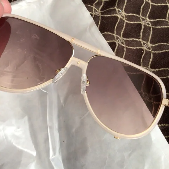 New ! Quay cream high profile sunglasses display picture 2